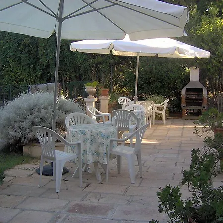 Santa Fara Bed & Breakfast 3*