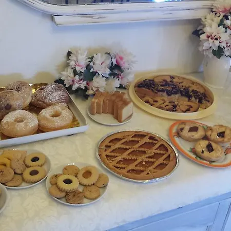 Santa Fara Bed & Breakfast 3*