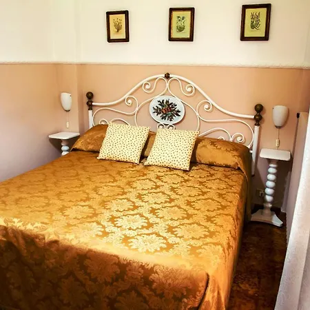 Santa Fara Bed & Breakfast 3*
