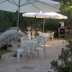 Santa Fara Bed & Breakfast 3*
