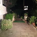 Santa Fara Bed & Breakfast 3*