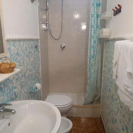 Santa Fara 3* Бари
