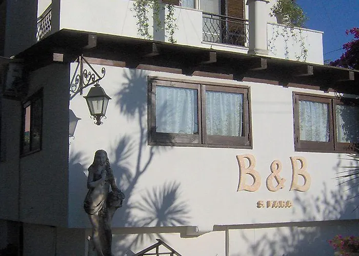 Santa Fara Bed and Breakfast Μπάρι