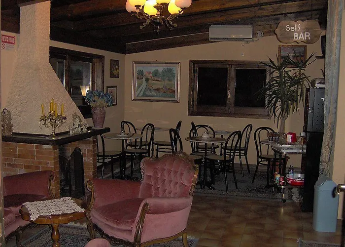 Santa Fara Bed and Breakfast 3*