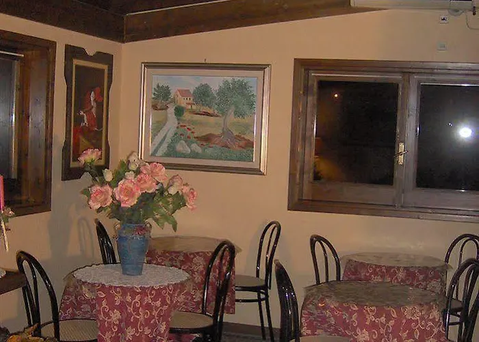 Santa Fara Bed & Breakfast