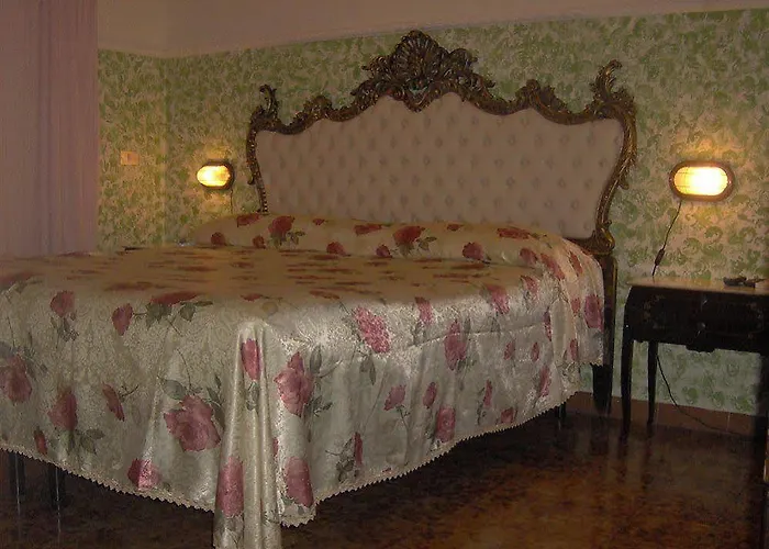 Santa Fara Bed and Breakfast 3*
